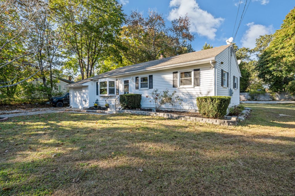 Photo of 7 Pennsylvania Avenue, Montville, CT 06370 (MLS # 24132293)