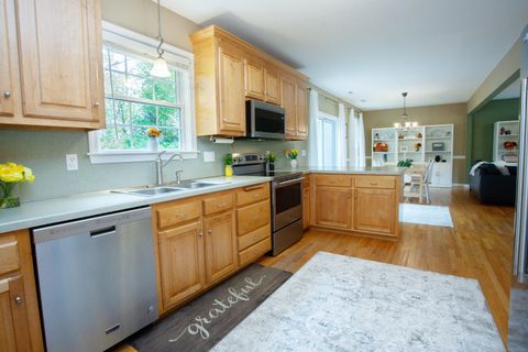 Tiny photo for 9 Village Square #9, Canton, CT 06019 (MLS # 24132460)
