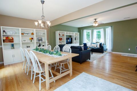 Tiny photo for 9 Village Square #9, Canton, CT 06019 (MLS # 24132460)