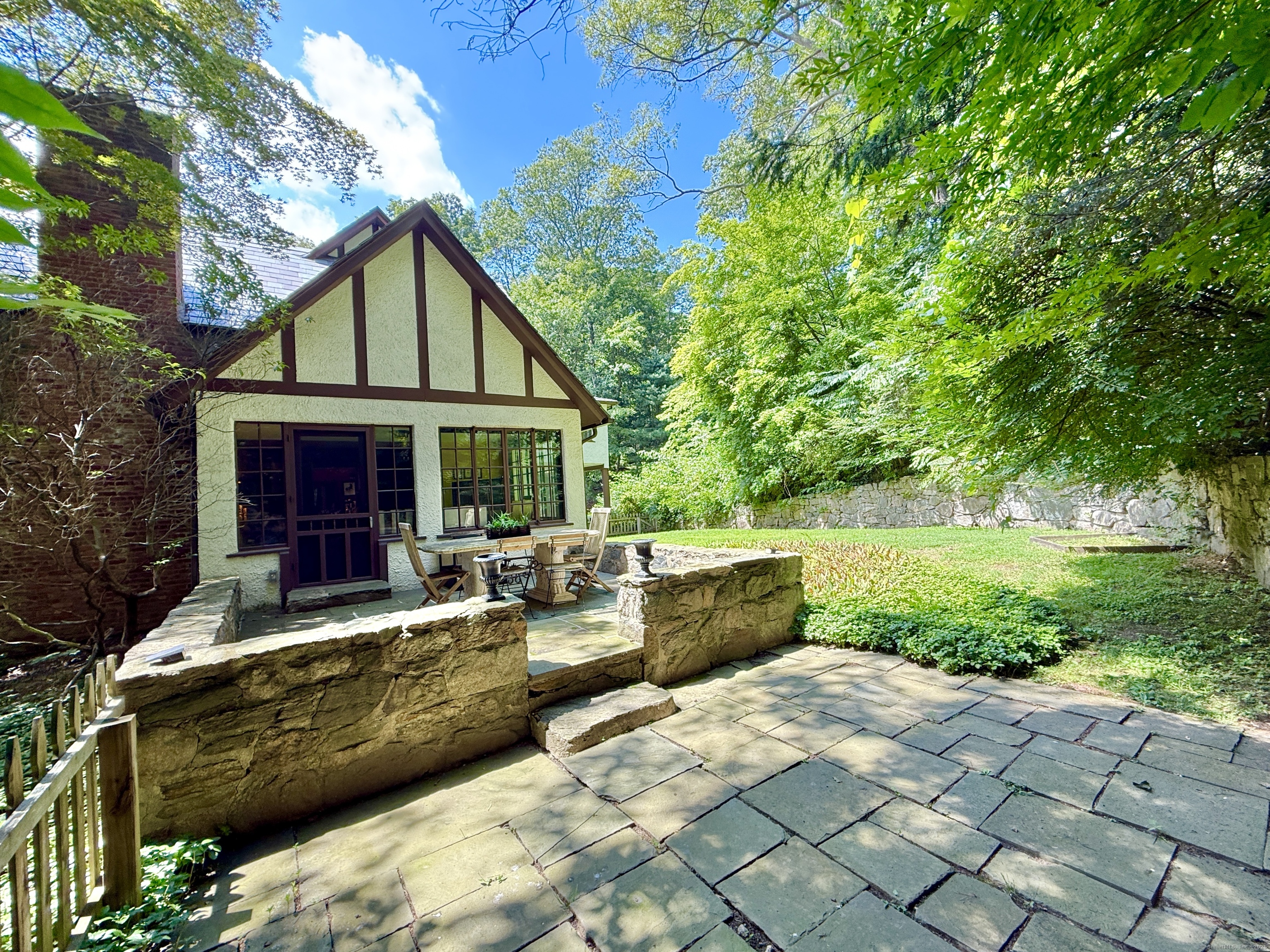 Stamford, Connecticut 06903, United States, 5 Bedrooms Bedrooms, ,4 BathroomsBathrooms,Residential,Active,210280