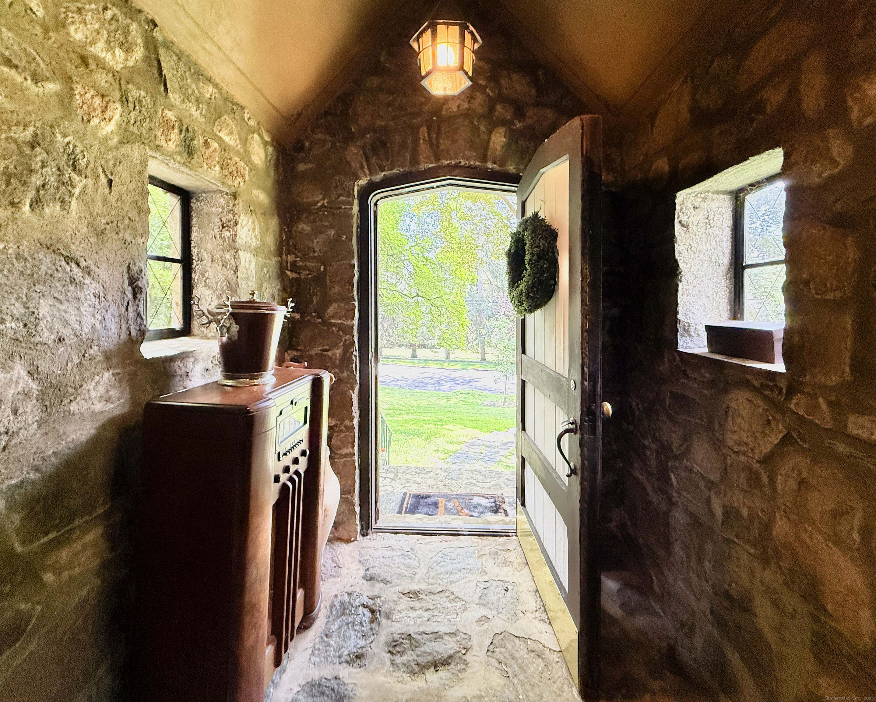 Stamford, Connecticut 06903, United States, 5 Bedrooms Bedrooms, ,4 BathroomsBathrooms,Residential,Active,210280