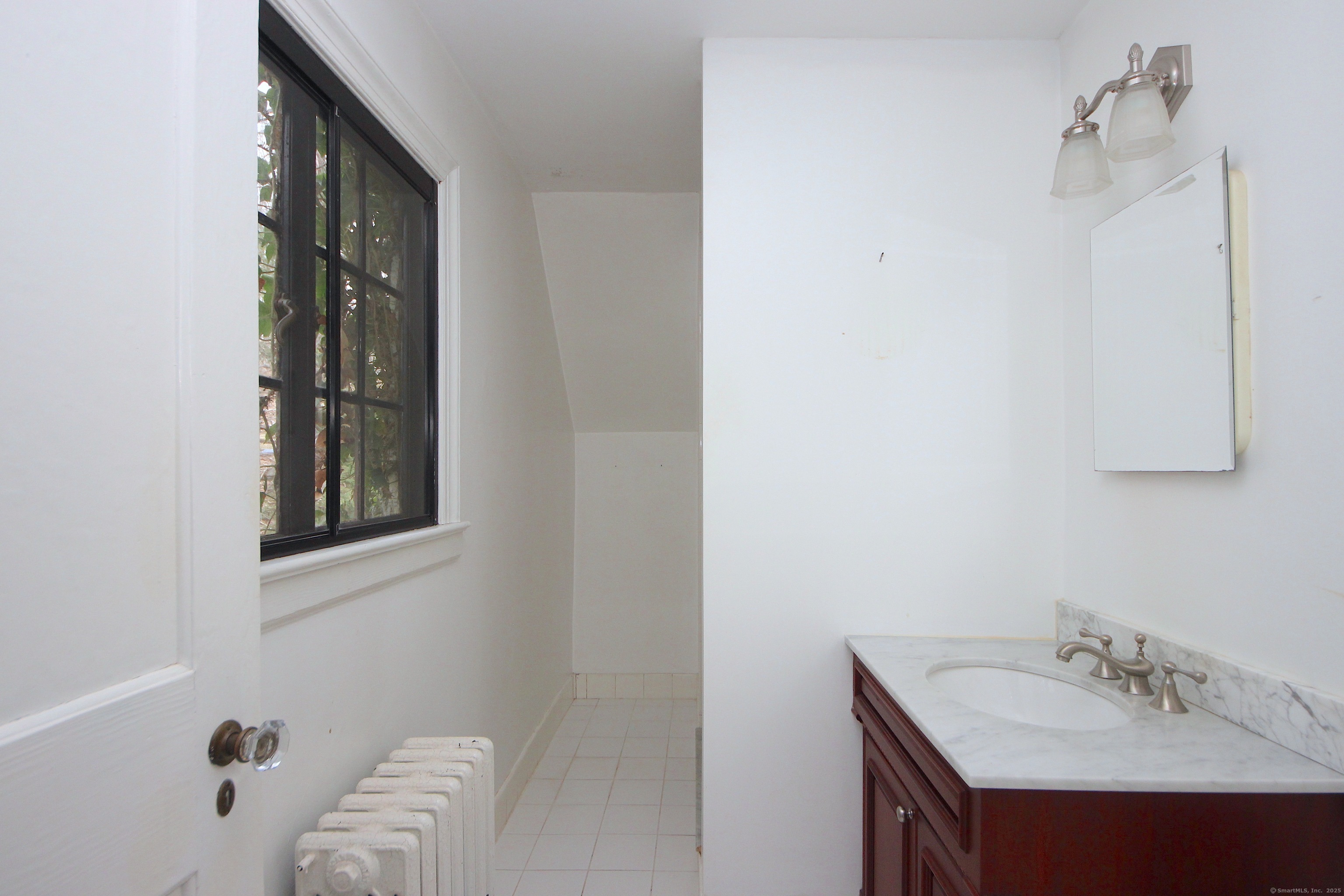 Stamford, Connecticut 06903, United States, 5 Bedrooms Bedrooms, ,4 BathroomsBathrooms,Residential,Active,210280