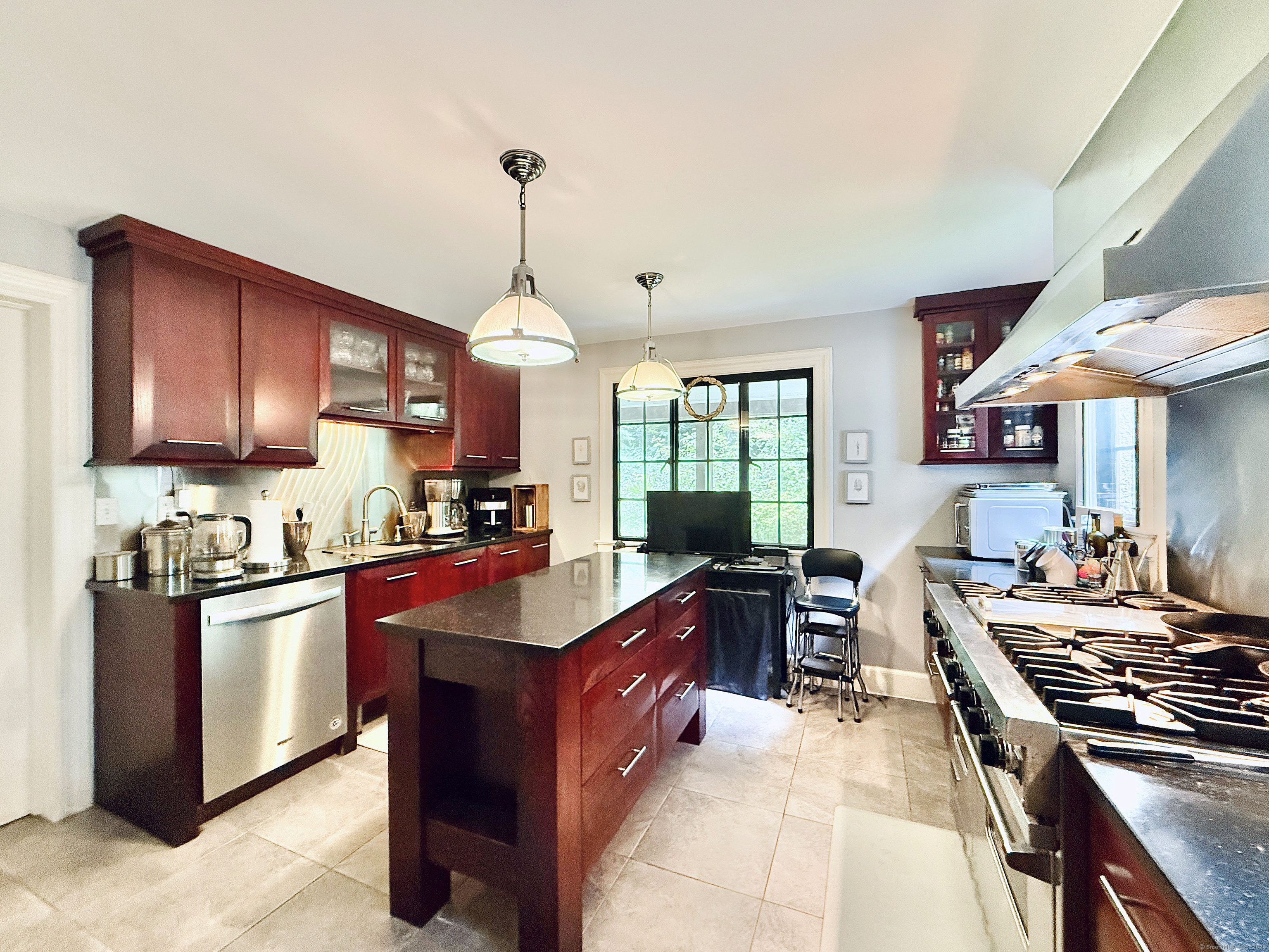 Stamford, Connecticut 06903, United States, 5 Bedrooms Bedrooms, ,4 BathroomsBathrooms,Residential,Active,210280