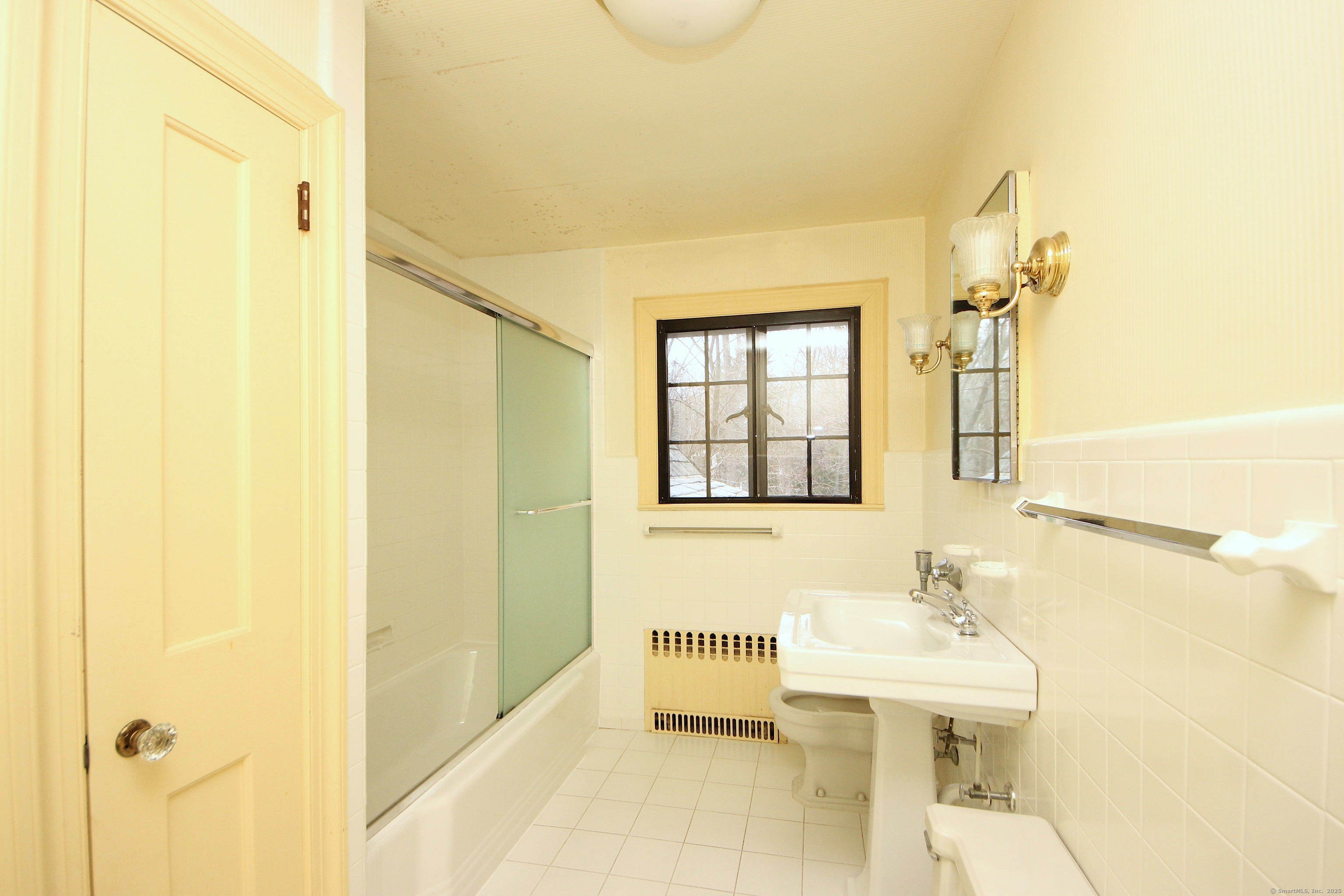 Stamford, Connecticut 06903, United States, 5 Bedrooms Bedrooms, ,4 BathroomsBathrooms,Residential,Active,210280