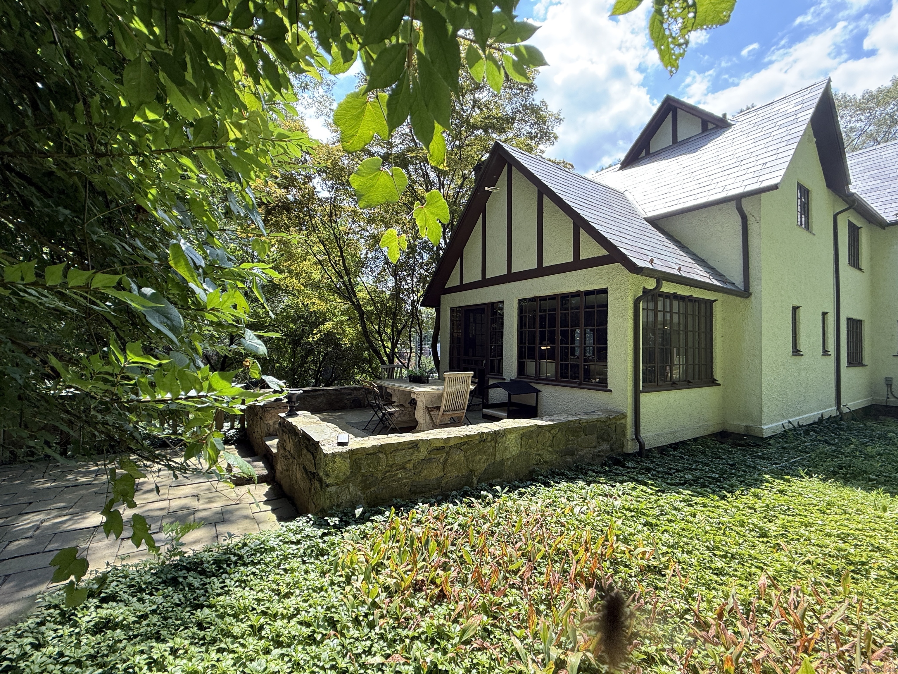 Stamford, Connecticut 06903, United States, 5 Bedrooms Bedrooms, ,4 BathroomsBathrooms,Residential,Active,210280