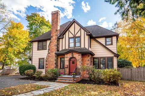 Photo of 1993 Albany Avenue, West Hartford, CT 06117 (MLS # 24138384)