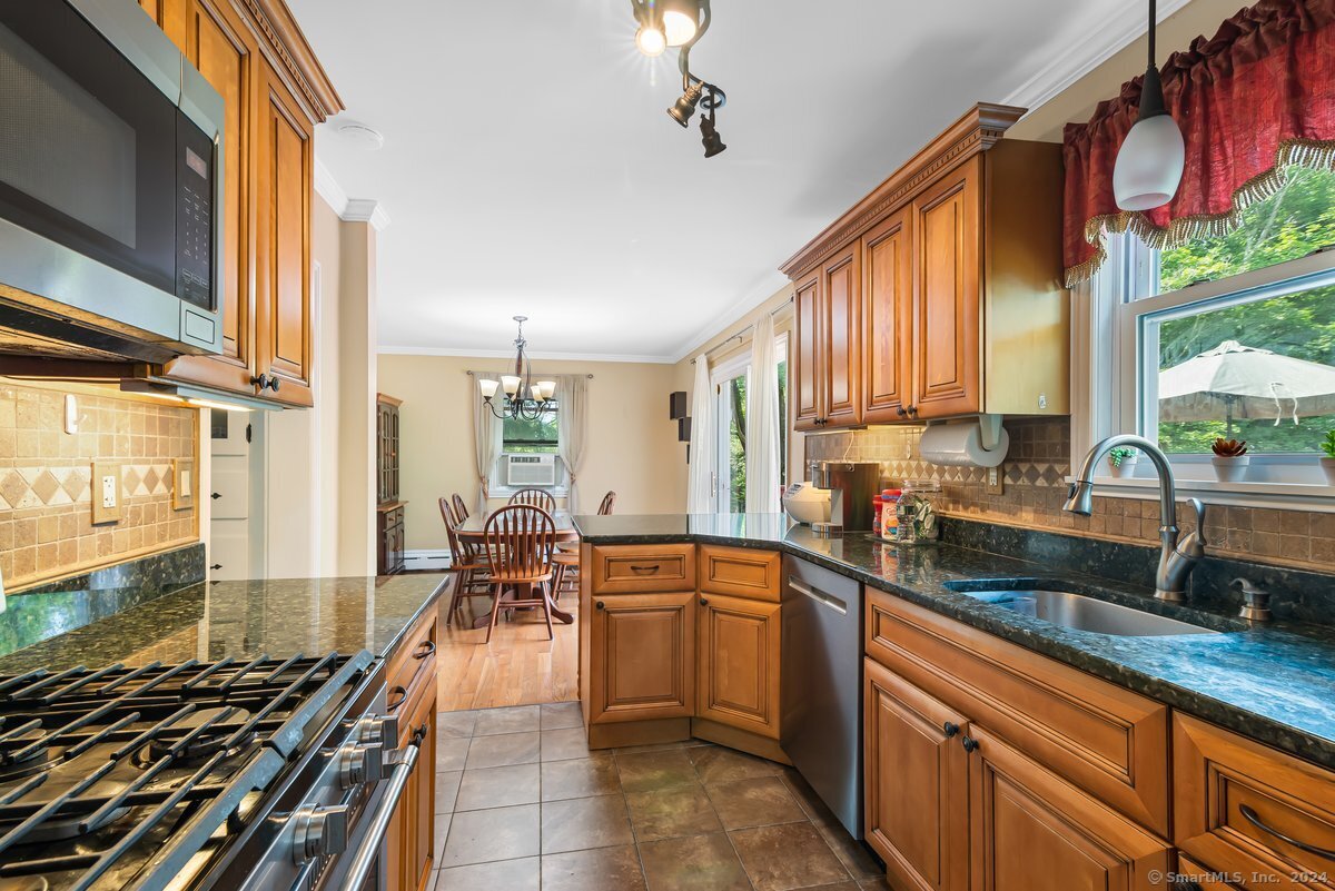 18 Driftway Road, Danbury, Connecticut image 8