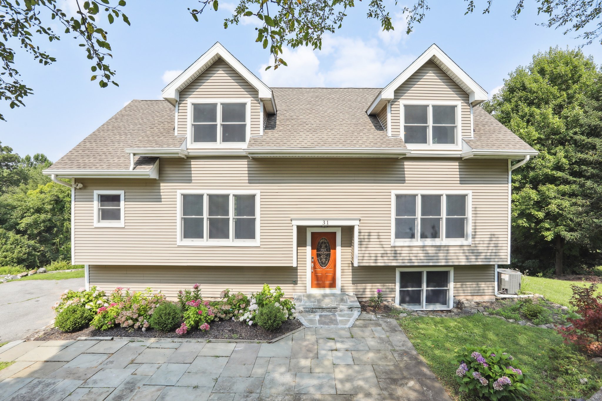 Property for Sale at Eastview Drive, New Fairfield, Connecticut - Bedrooms: 4 
Bathrooms: 3.5 
Rooms: 6  - $649,900