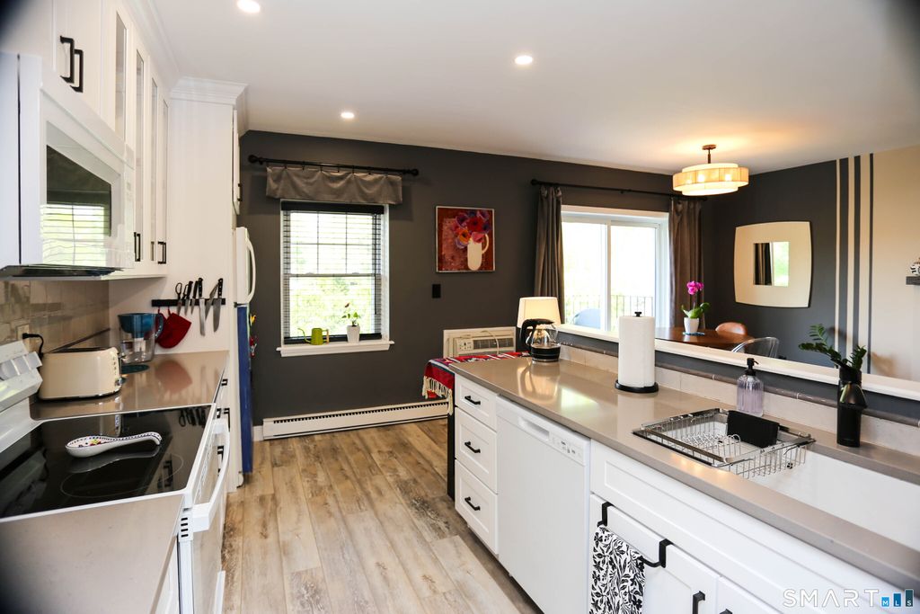 Photo of 36 Turn Of River Road #APT B3, Stamford, CT 06905 (MLS # 24149282)