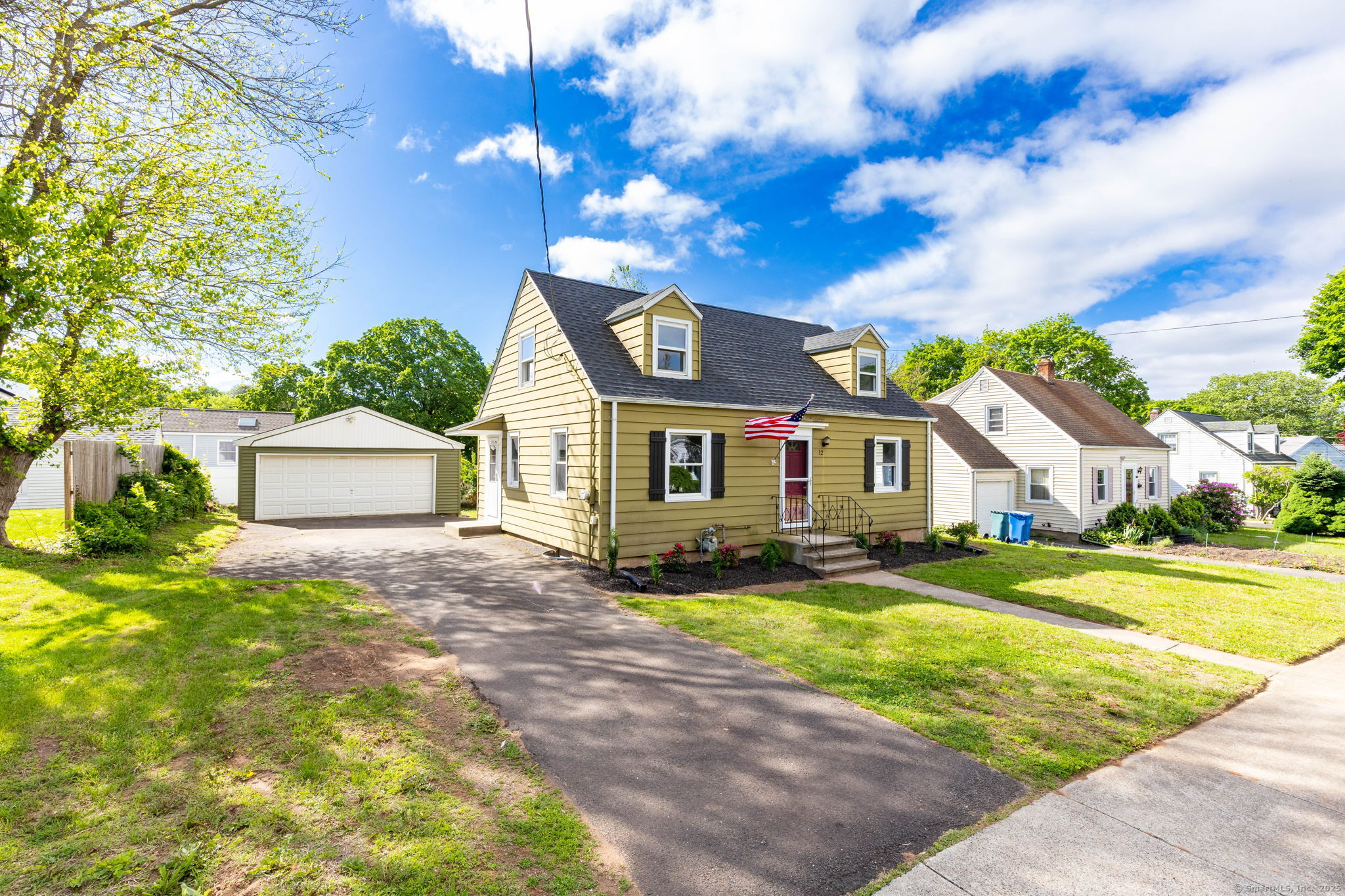 Property for Sale at Pleasant Drive, Hamden, Connecticut - Bedrooms: 3 
Bathrooms: 2 
Rooms: 6  - $349,900