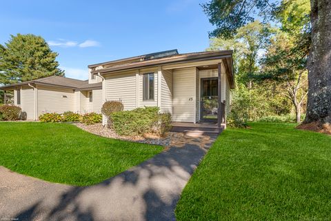 15 Simsbury Landing 15 Simsbury CT 06070