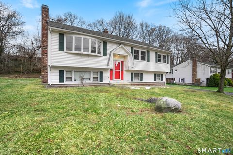 Photo of 5 Pin Oak Lane, Ansonia, CT 06401 (MLS # 24148946)