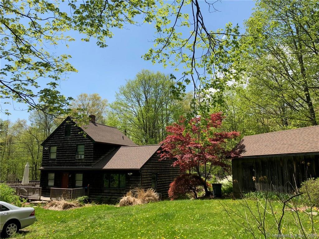 Simpaug Turnpike, Redding, Connecticut - 3 Bedrooms  
3 Bathrooms  
6 Rooms - 