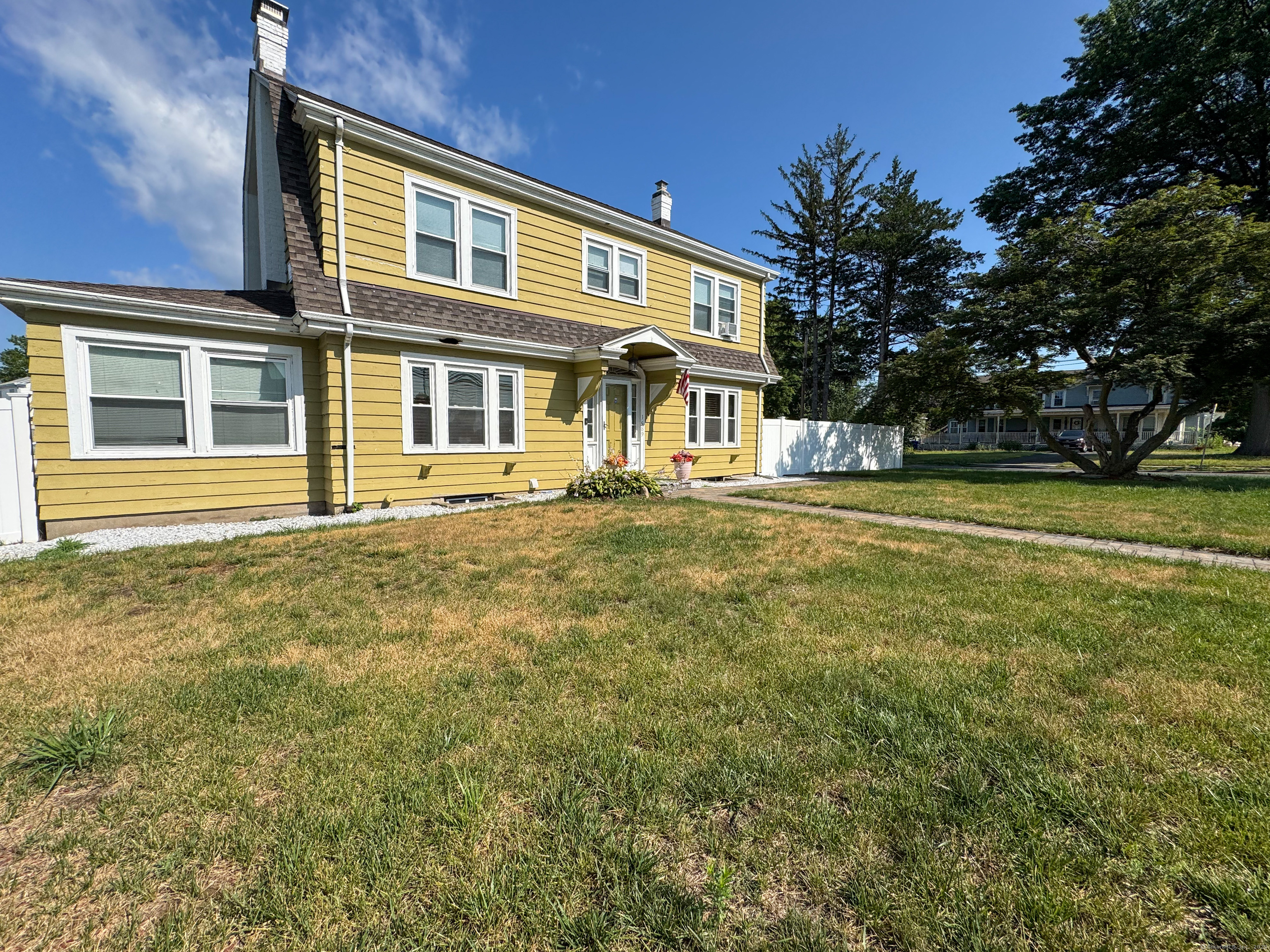 1589 Main Street
