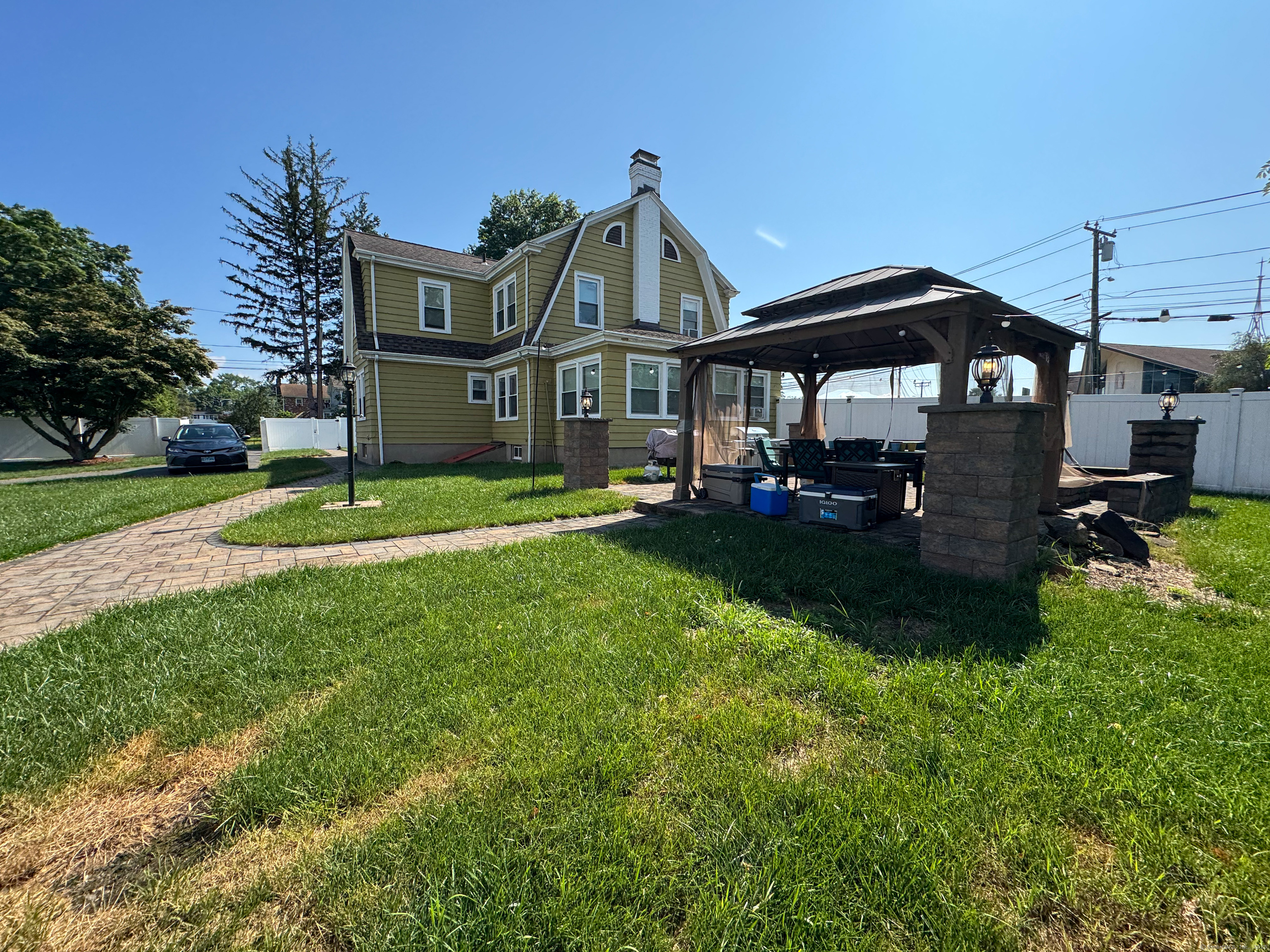 1589 Main Street