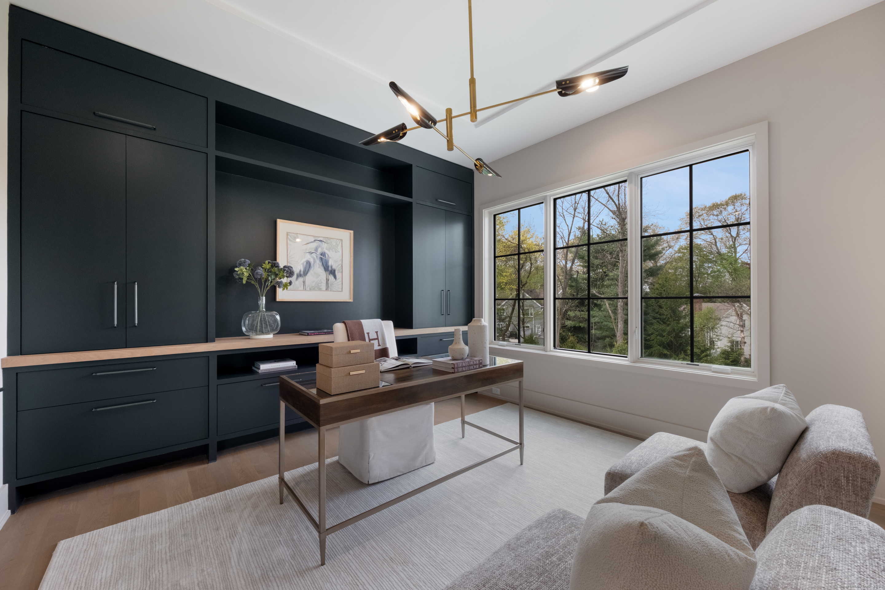 102 Compo Road South