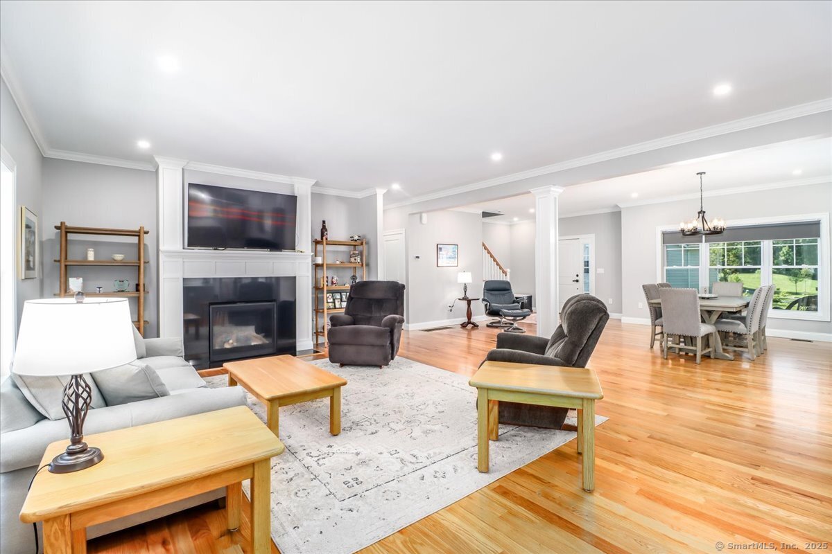 11 Tall Oaks Drive 11