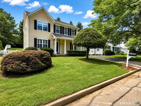 Homes For Sale - 33 Acorn Lane<br/> Milford, CT 06461