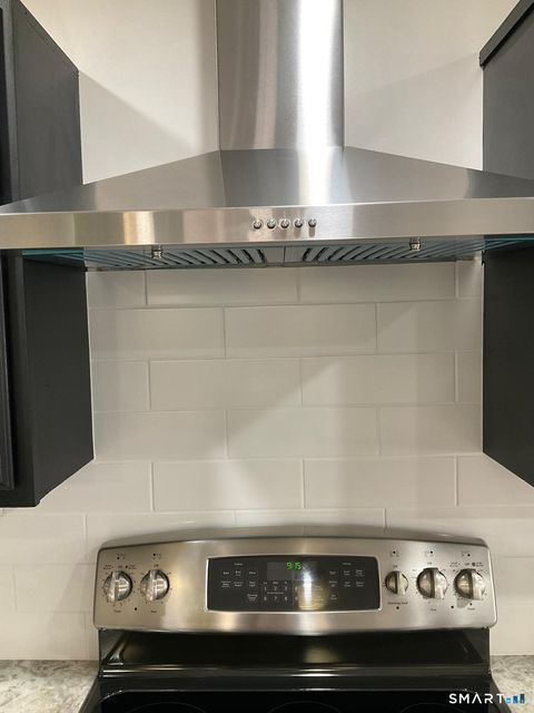 Tiny photo for 467 Whalley Avenue #APT L, New Haven, CT 06511 (MLS # 24145148)