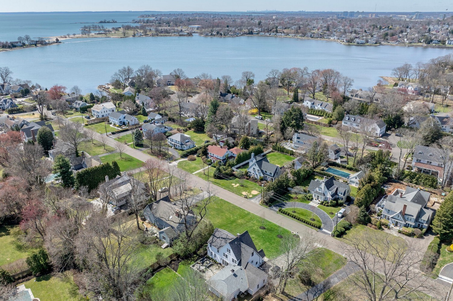 9 Beach Drive, Darien, Connecticut image 2