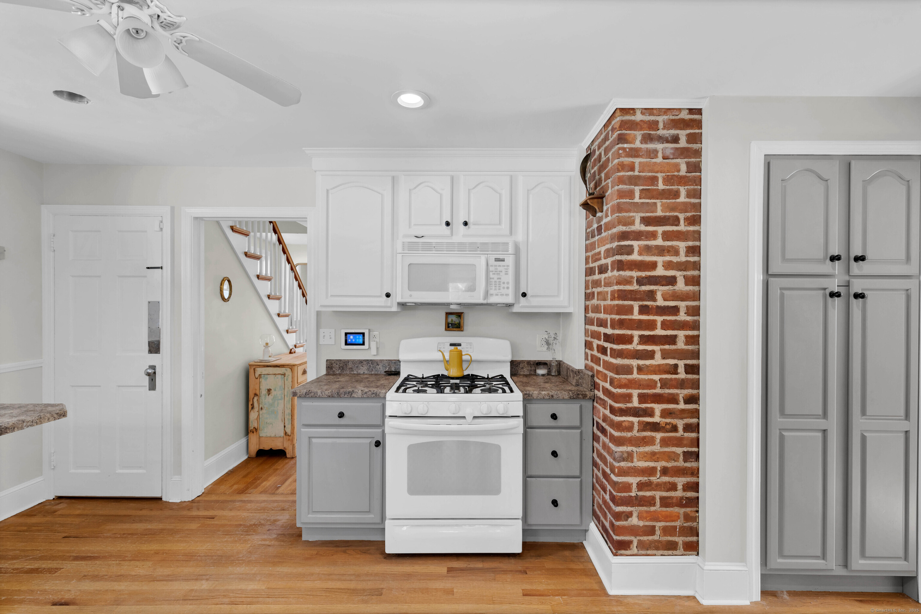 16 Breezy Lane, Branford, Connecticut image 9