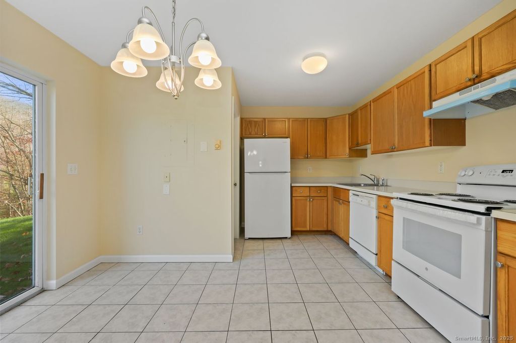 Photo of 92 Hamden Avenue #APT 4, Waterbury, CT 06704 (MLS # 24141442)