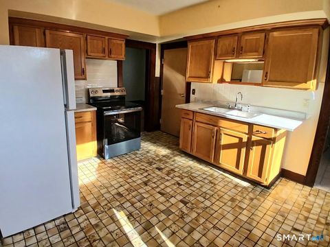 Photo of 652 High Street, Middletown, CT 06457 (MLS # 24161497)