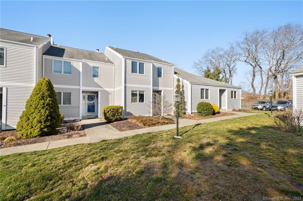 Photo 5 of 40 of 25 Sunset Road 18 townhome