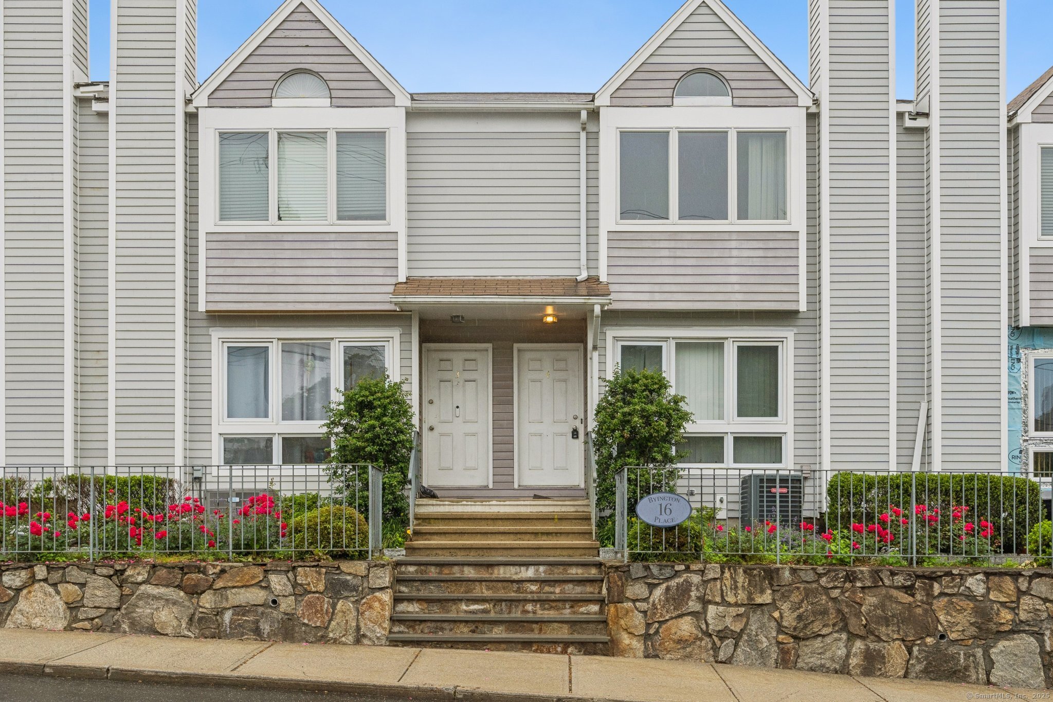Byington Place 4, Norwalk, Connecticut - 2 Bedrooms  
3 Bathrooms  
4 Rooms - 