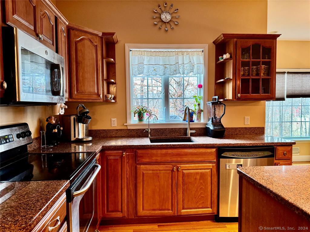 8 Carrington Court, Pleasant Valley, New York image 7