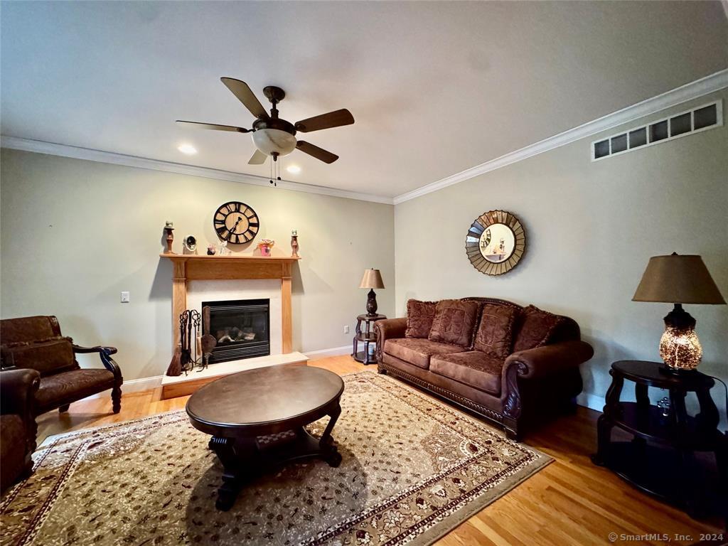8 Carrington Court, Pleasant Valley, New York image 3