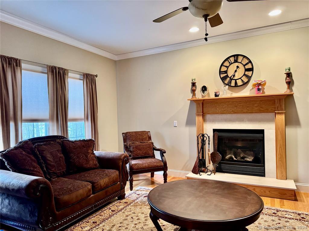 8 Carrington Court, Pleasant Valley, New York image 4