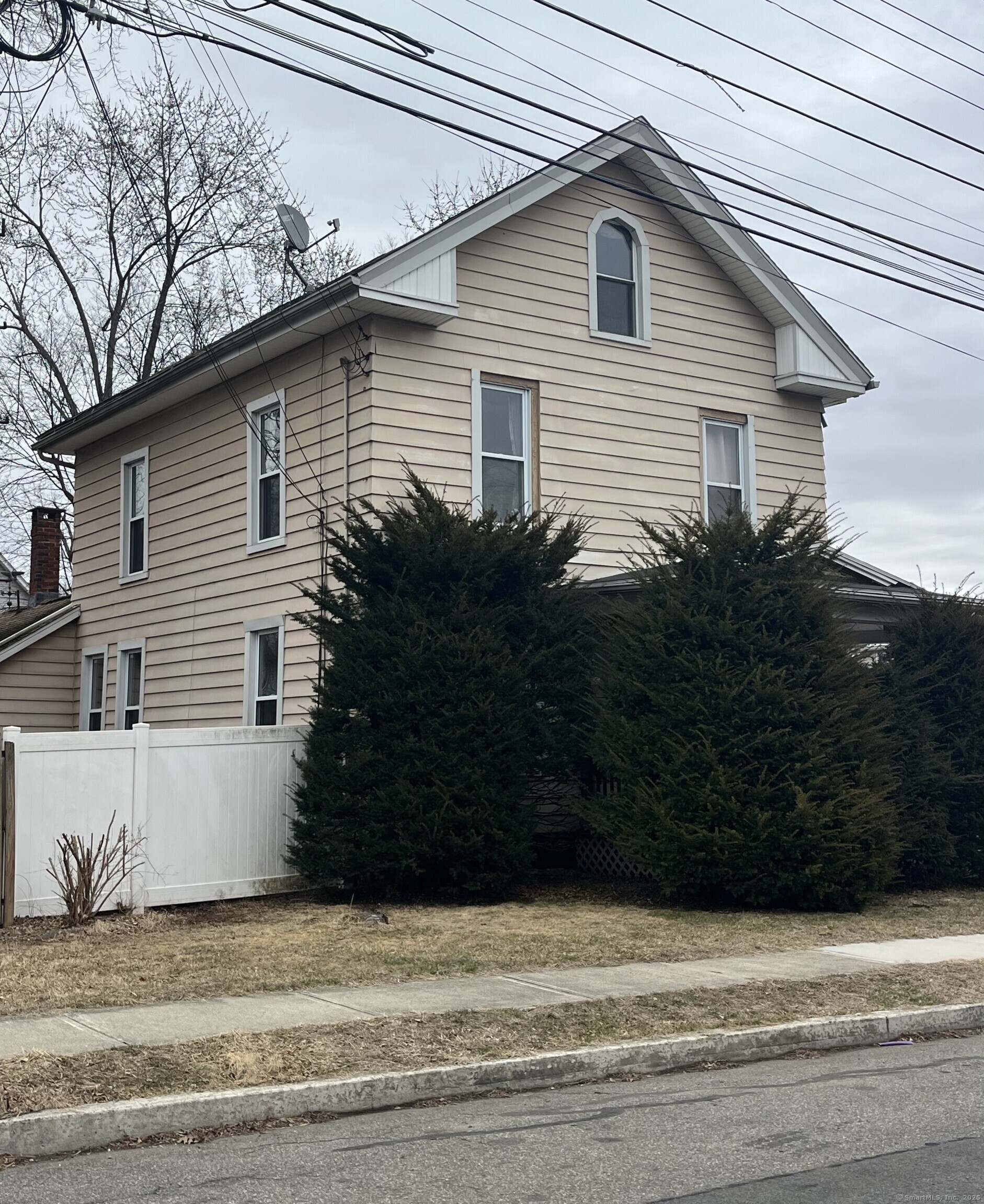 4th Street, Meriden, Connecticut - 3 Bedrooms  
2 Bathrooms  
8 Rooms - 