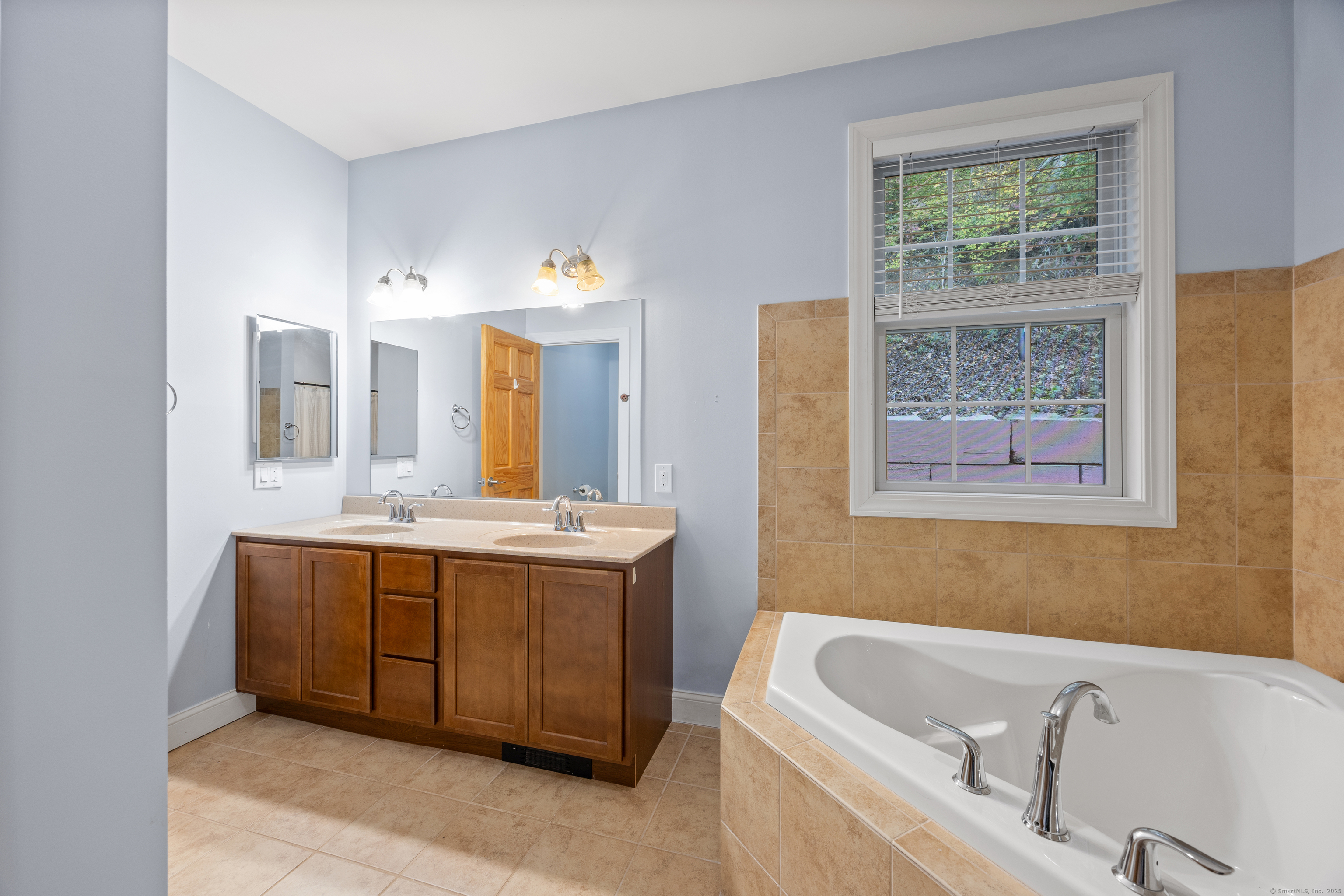 East Haven, Connecticut 06473, United States, 5 Bedrooms Bedrooms, ,5 BathroomsBathrooms,Residential,Active,227616