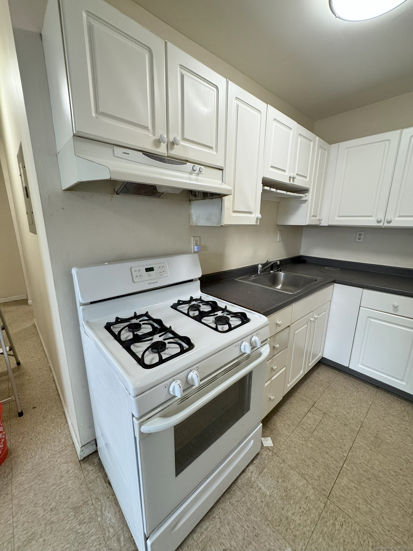 Rental Property at Orchard Street 1, Stamford, Connecticut - Bedrooms: 2 
Bathrooms: 1 
Rooms: 3  - $2,500 MO.