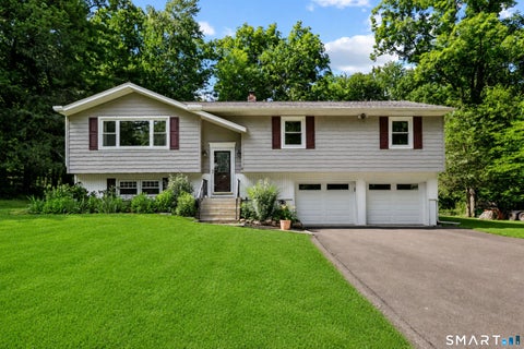 Photo of 8 Fleetwood Drive, New Fairfield, CT 06812 (MLS # 24188344)