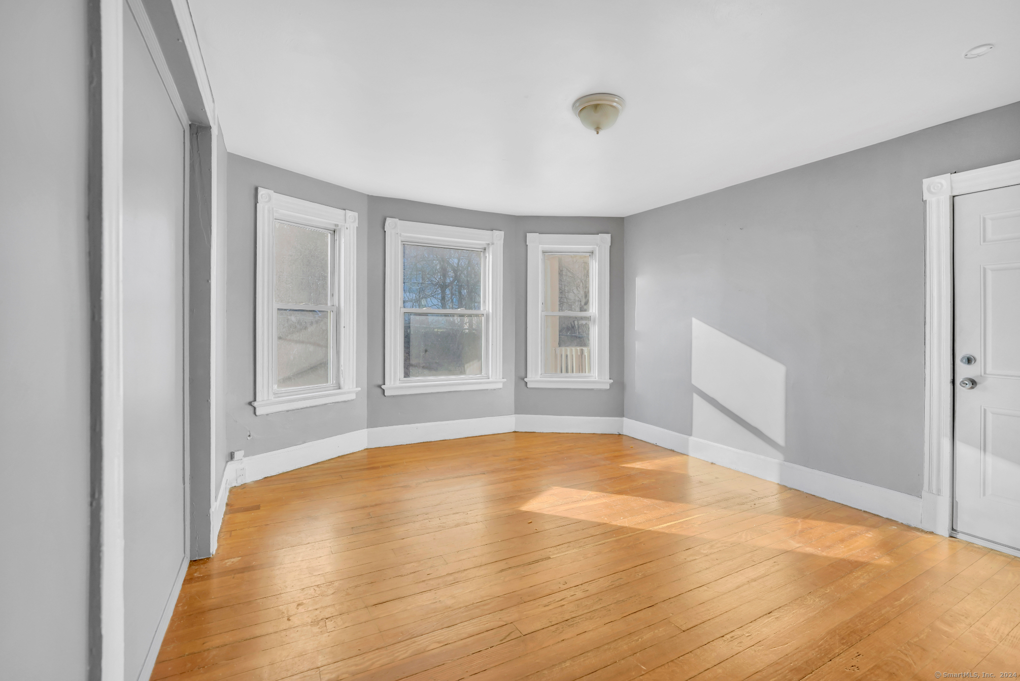 241 Congress Avenue 2nd Floor, Waterbury, Connecticut - 2 Bedrooms  
1 Bathrooms  
4 Rooms - 