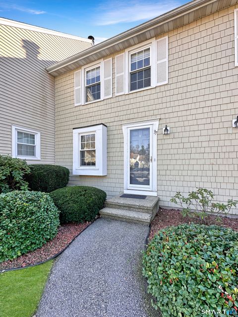 Photo of 37 Hubbard Run Drive #37, Glastonbury, CT 06033 (MLS # 24155393)