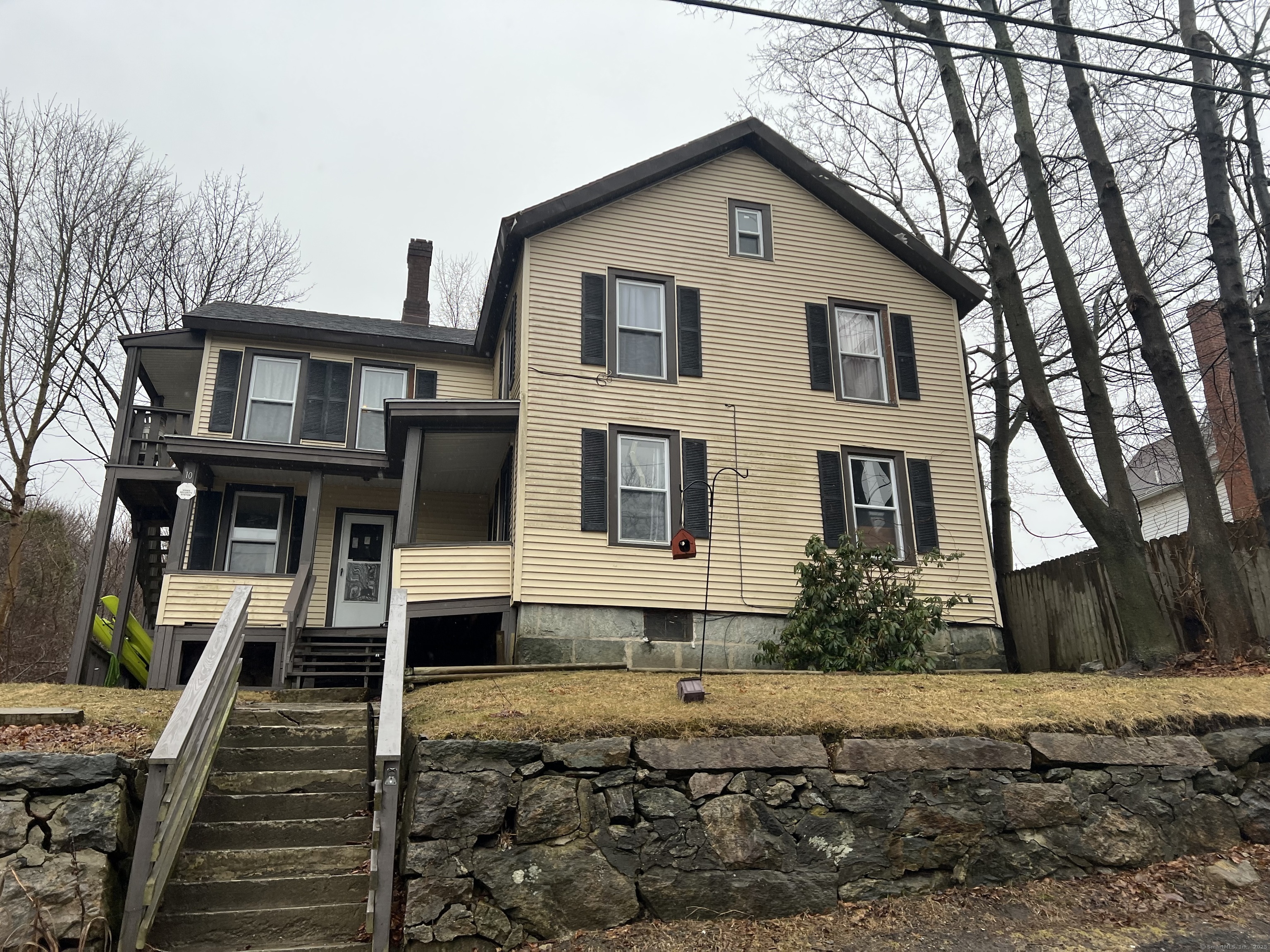 Maple Street 2, Winchester, Connecticut - 3 Bedrooms  
1 Bathrooms  
5 Rooms - 
