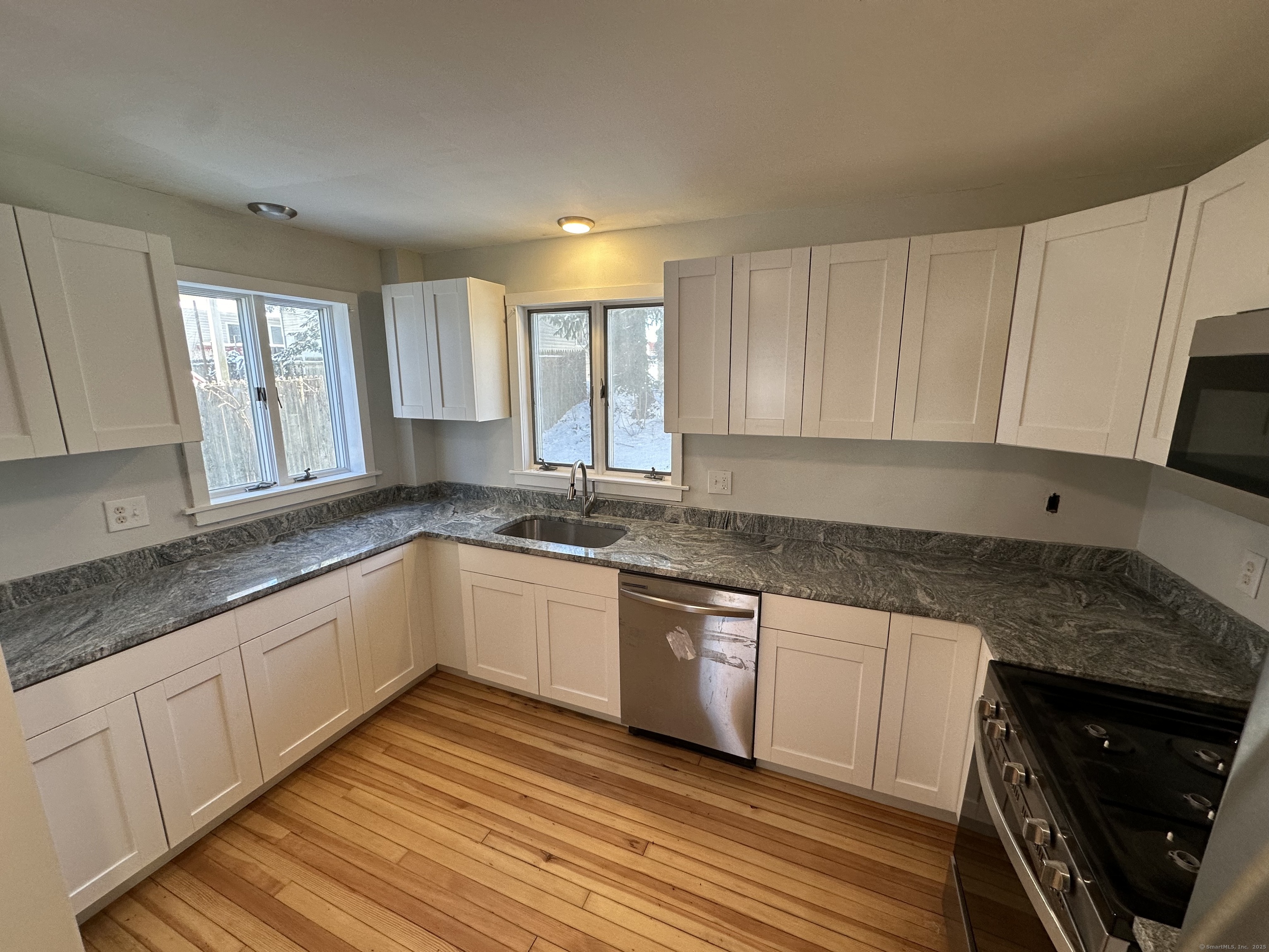 Cliff Street, Naugatuck, Connecticut - 4 Bedrooms  
2 Bathrooms  
11 Rooms - 