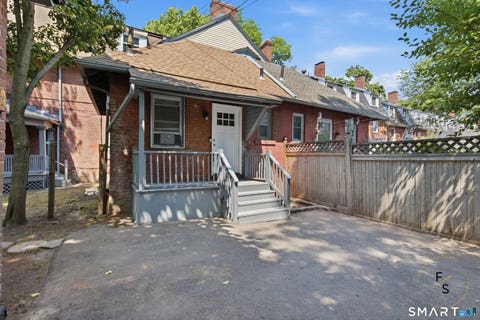 Multifamily For Sale - 24 Park Terrace<br/> Hartford County, Hartford, CT 06106
