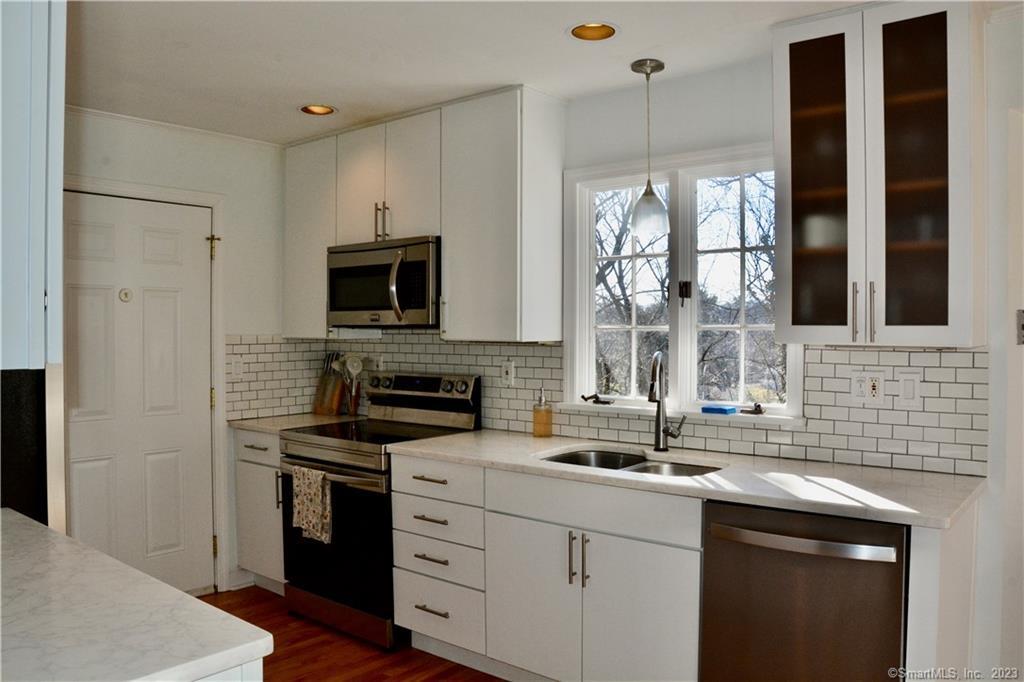 27 Hollow Tree Ridge Road