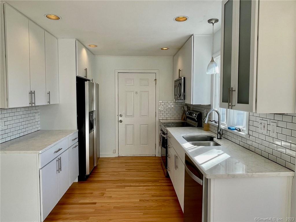 27 Hollow Tree Ridge Road