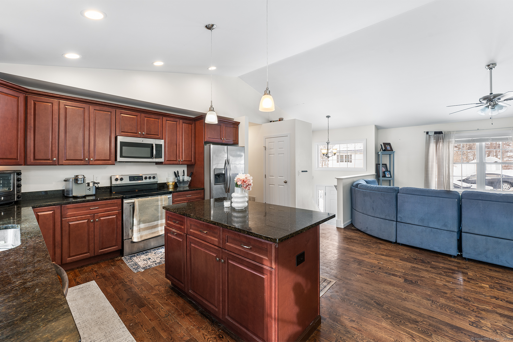 106 Shadybrook Lane, Waterbury, Connecticut image 4