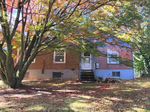 Photo of 118 Bloomingdale Road, Waterford, CT 06375 (MLS # 24135355)