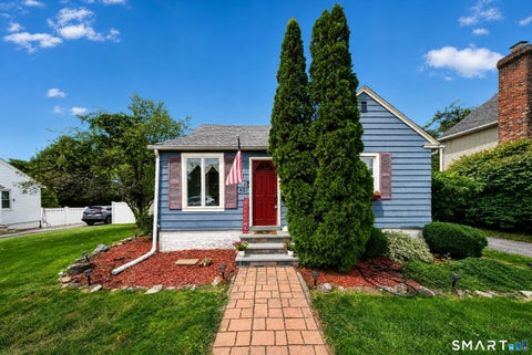 Photo of 421 Wakelee Avenue, Stratford, CT 06614 (MLS # 24210581)