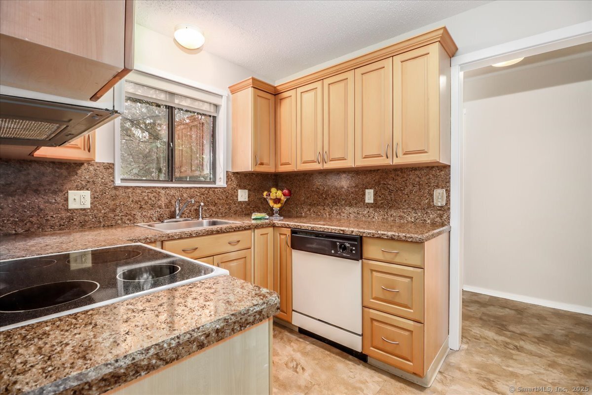 79 Heritage Village #B, Southbury, Connecticut image 4