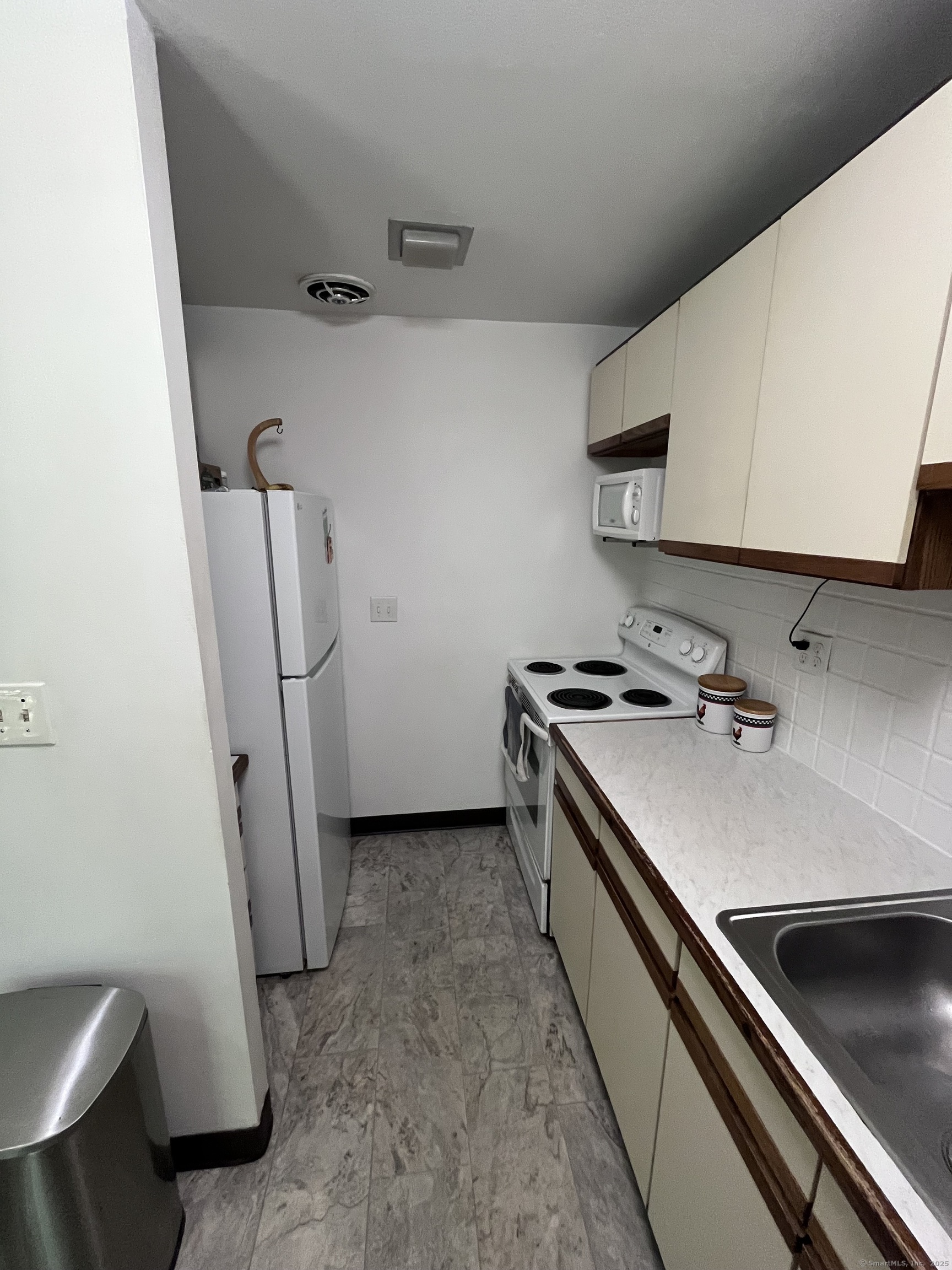 1622 Farmington Avenue APT 4