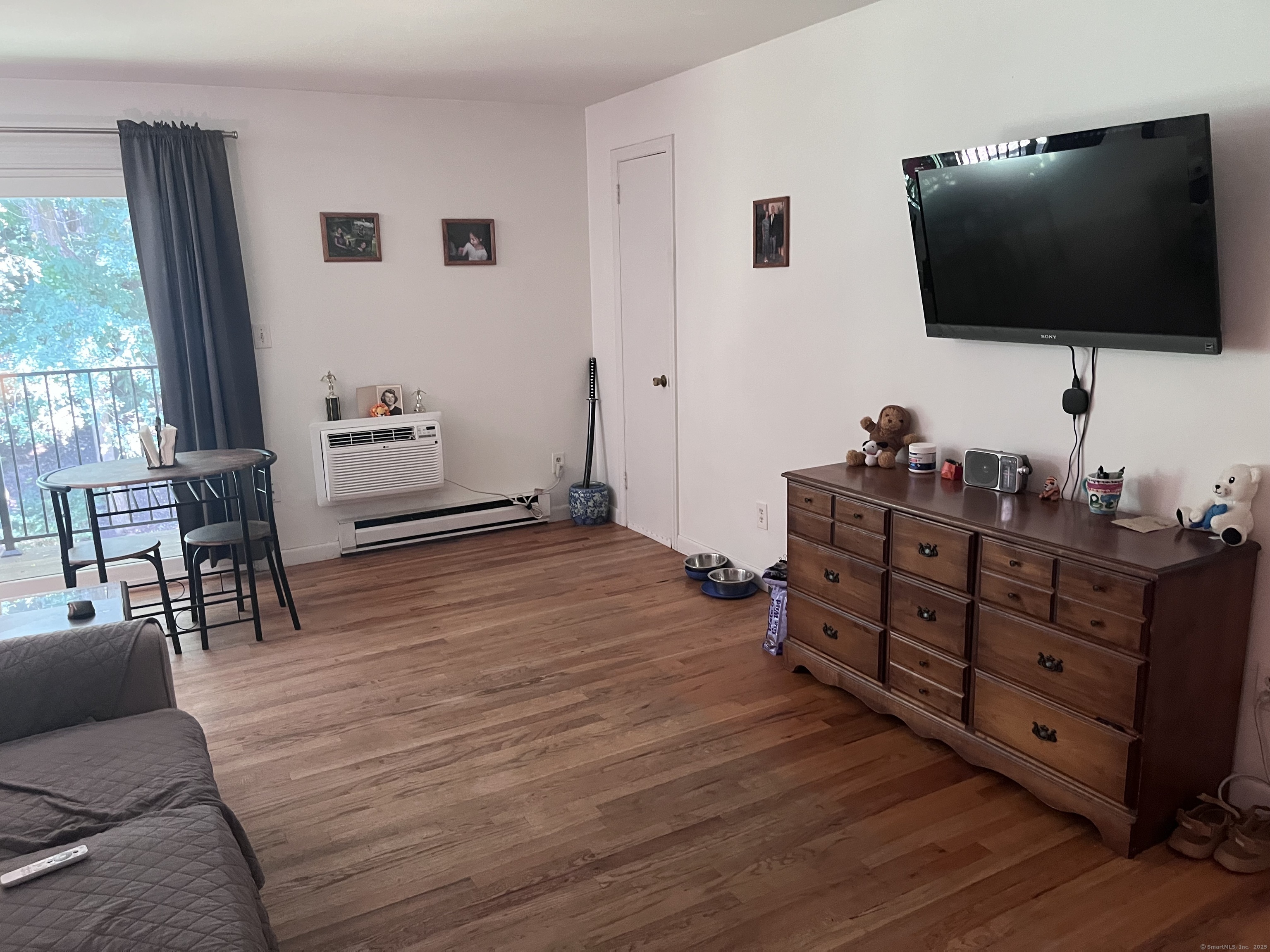 1622 Farmington Avenue APT 4