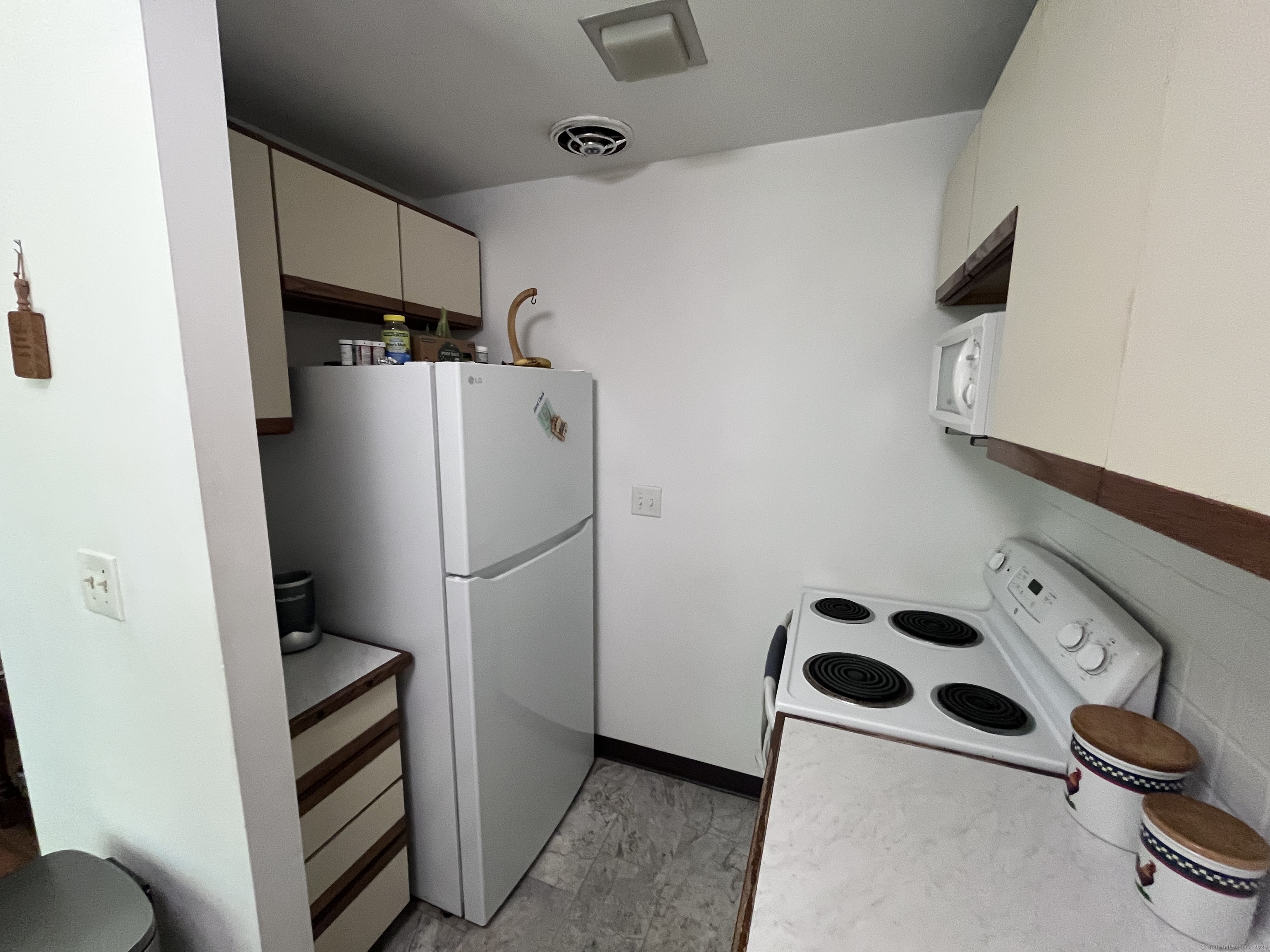 Farmington, Connecticut 06085, United States, 1 Bedroom Bedrooms, ,1 BathroomBathrooms,Residential,Active,197333